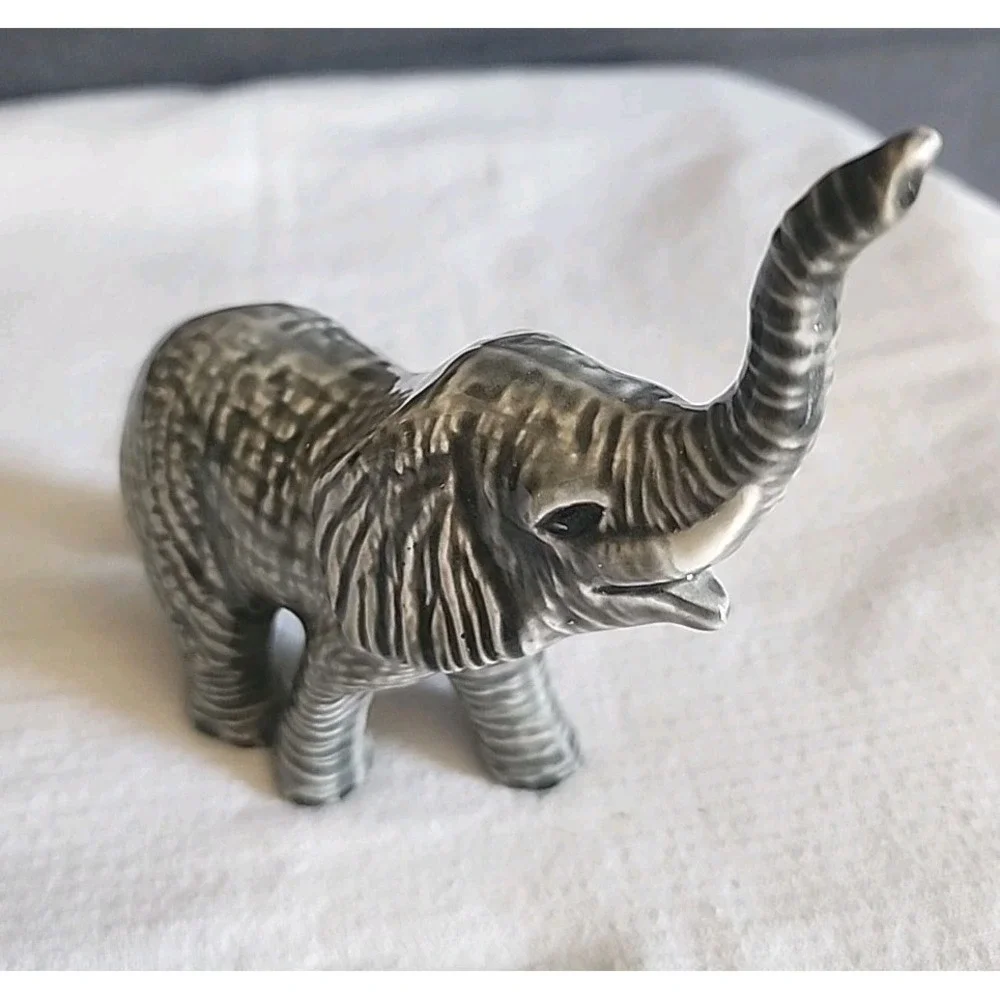 Vintage Porcelain Elephant Family Figurines African Safari Decor Set Of 4